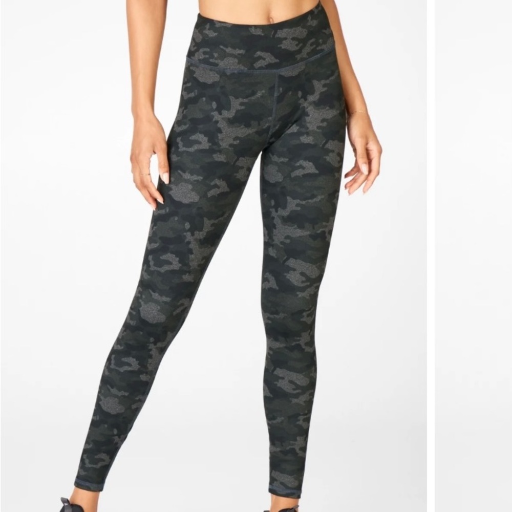 Fabletics Powerhold Charcoal Camo Print Short Leggings Size XS